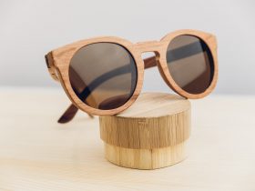 lunettes de soleil en bois