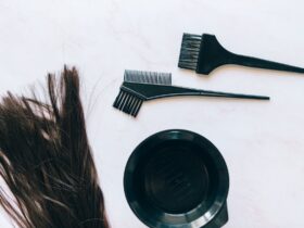 Décoloration sur cheveux blancs : ce qu'il faut savoir avant de se lancer