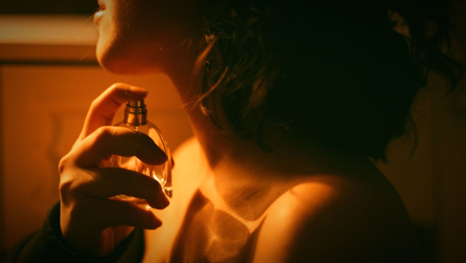 Parfum aux phéromones : tendance séduction ou simple effet marketing ?